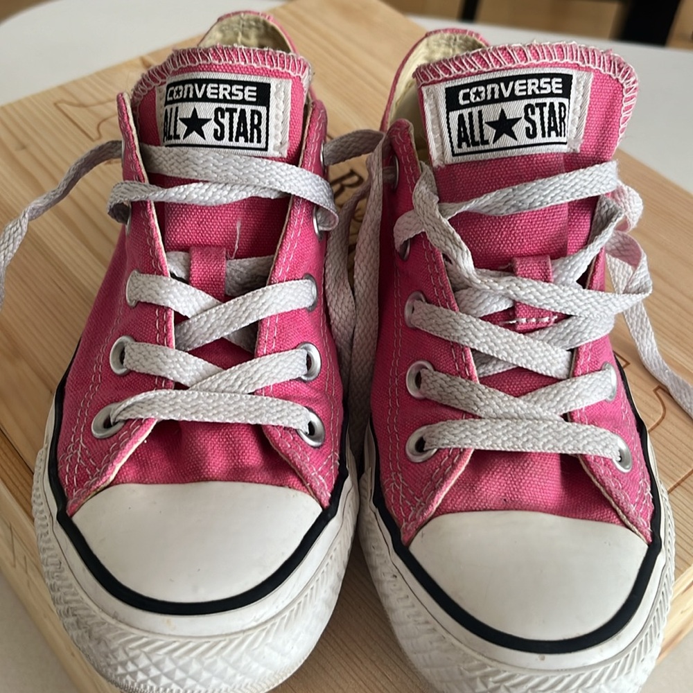 Size 5 women’s converse
